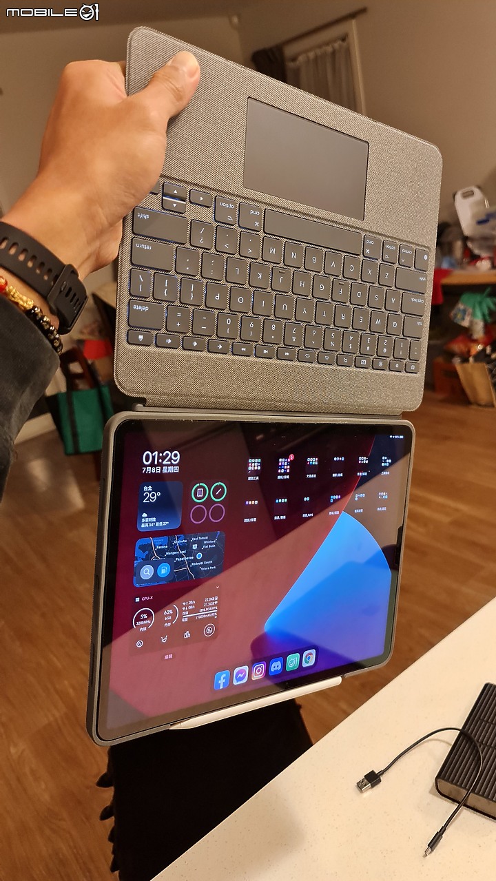 不是筆電又像筆電的微開箱，M1 IPad Pro 12.9 ＋ Logitech Combo Touch (更新：新增心得)