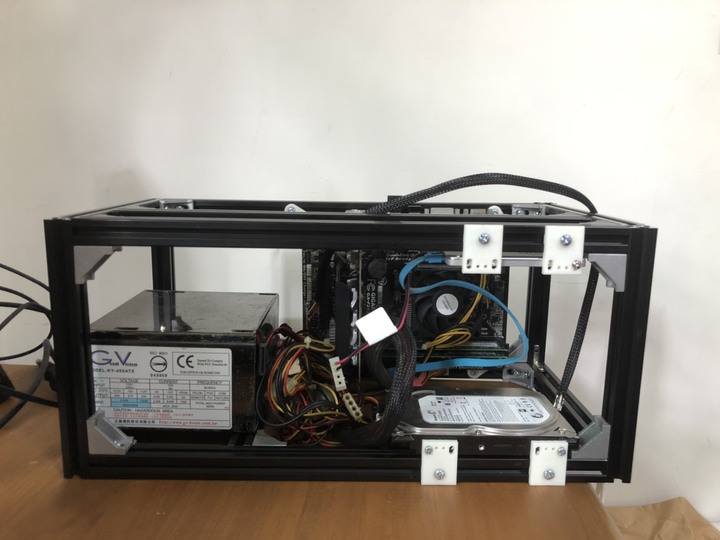 點我看大圖 DIY 自組電腦機殼 Part2 ( 鋁擠型電腦機殼 )