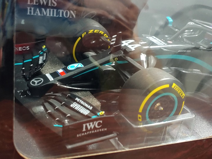 [開箱]1/18 MINICHAMPS MERCEDES W11 L.HAMILTON 2020