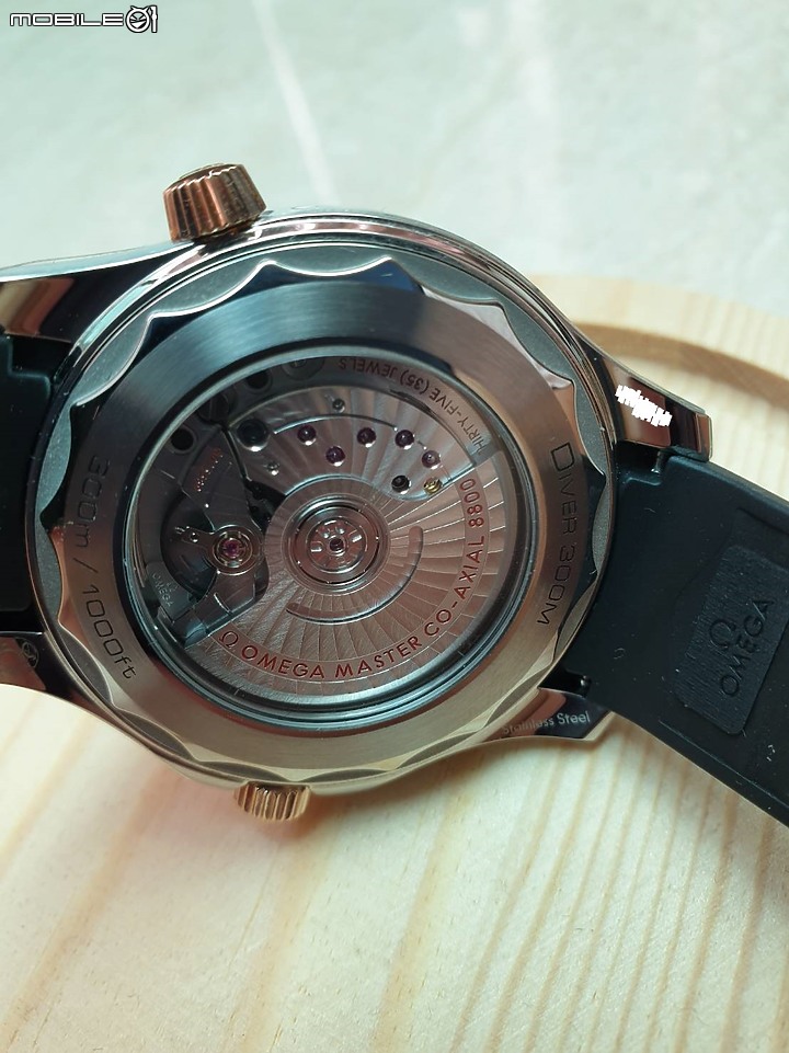 點我看大圖 Seamaster 海馬Diver 同軸擒縱42毫米大師天文台腕錶又來辣