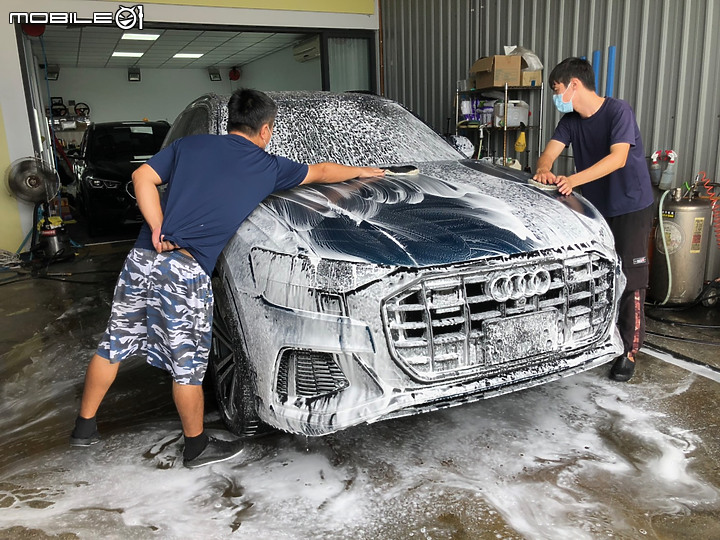 【Audi Q8 55 TFSI 星浩藍】選配/開箱/包膜/消光犀牛皮/外拍 圖多分享 by Vansen