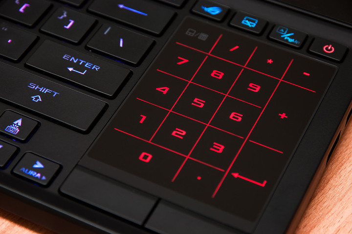 點我看大圖 「ROG Zephyrus Duo 15 SE 5900HX+3080」 - 頂規筆電微開箱文。