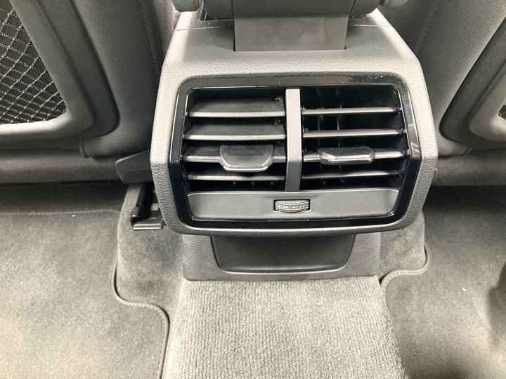 分享疫情期間到府賞車的經驗,Q3 vs XC40