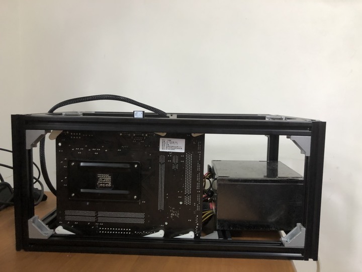 點我看大圖 DIY 自組電腦機殼 Part2 ( 鋁擠型電腦機殼 )