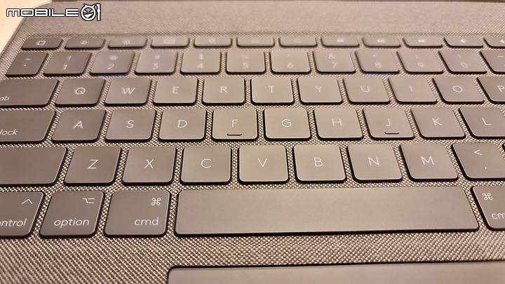不是筆電又像筆電的微開箱，M1 IPad Pro 12.9 ＋ Logitech Combo Touch (更新：新增心得)