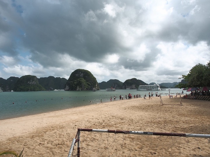 在下龍灣搭船、看海、看巨石 — 2016年【越南下龍灣+柬埔寨吳哥窟7日遊】旅遊記行 【Day2】