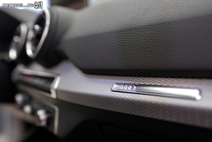 實車照片分享 Audi Q2 35 TFSI Premium Arrow Grey
