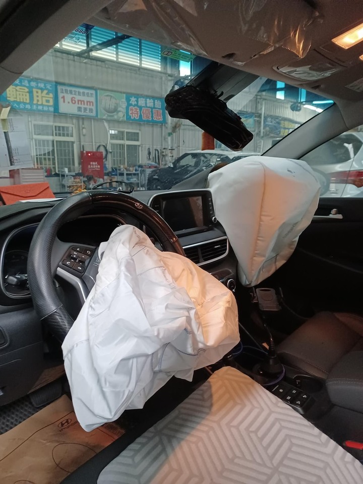 Tucson台灣道路碰撞實測-正面碰撞篇