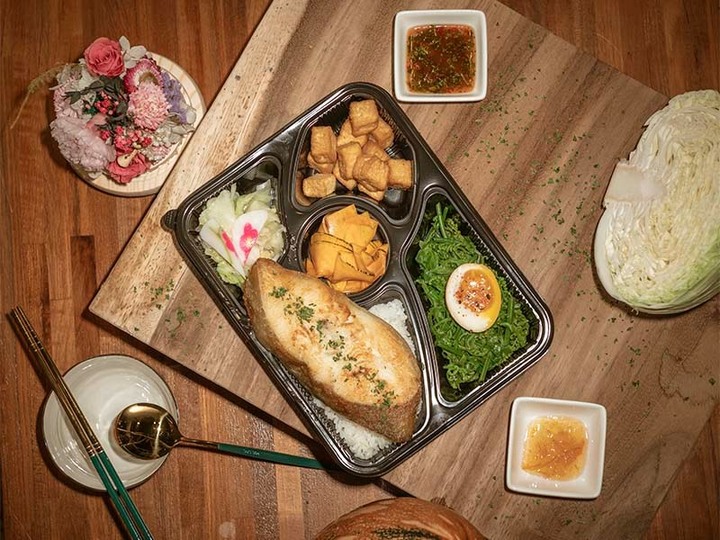 鄰近台中國美館中式創意料理,「偷喝酒的雞」有夠特別!
