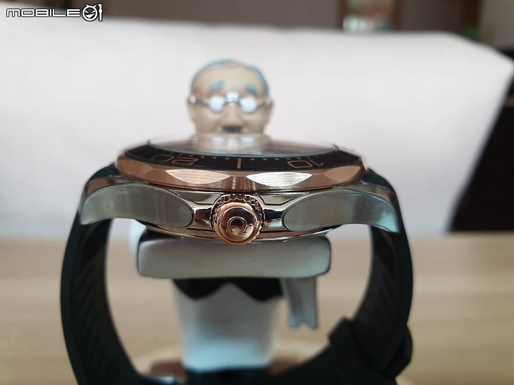 點我看大圖 Seamaster 海馬Diver 同軸擒縱42毫米大師天文台腕錶又來辣