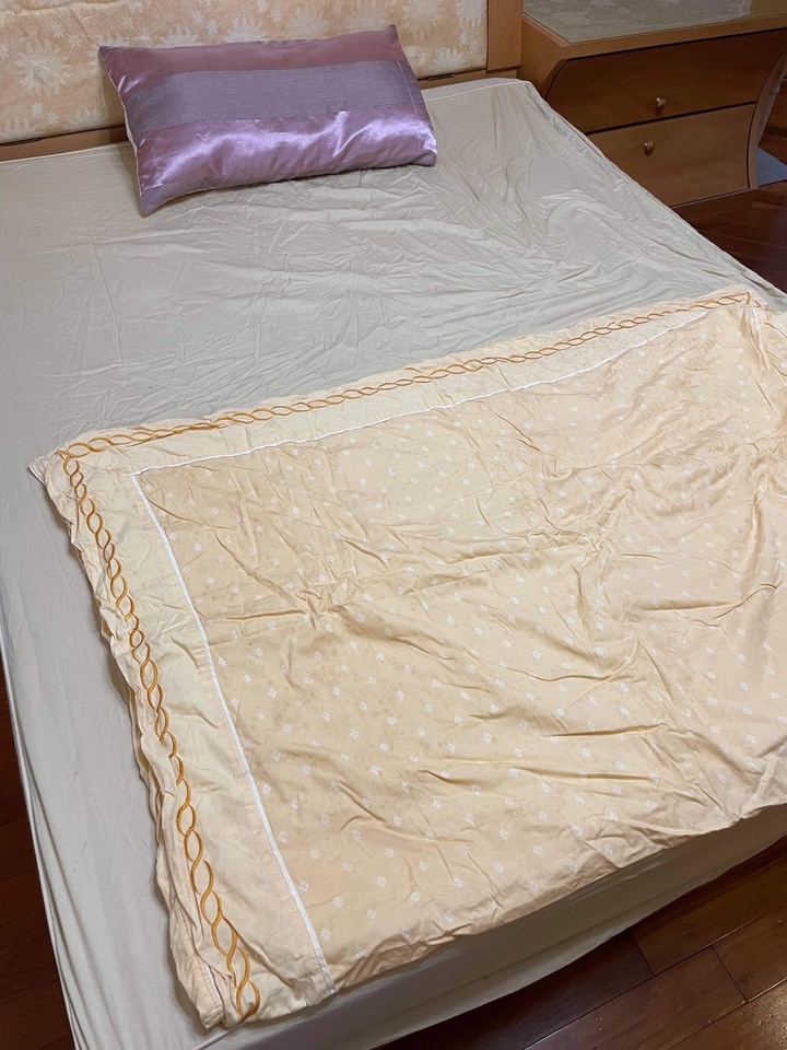 去朋友家夜宿一晚被推坑的床~