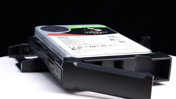 點我看大圖 ASUSTOR 入門 2.5GbE NAS,AS3304T 4bay 居家辦公儲存優選
