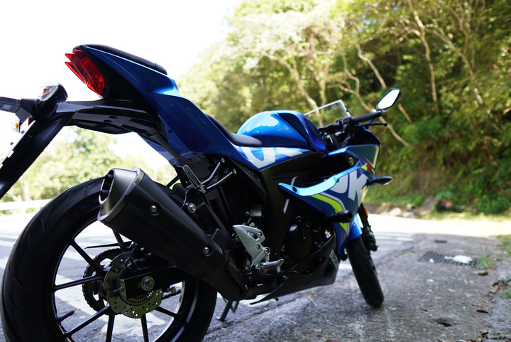 小阿魯跑山拍一拍