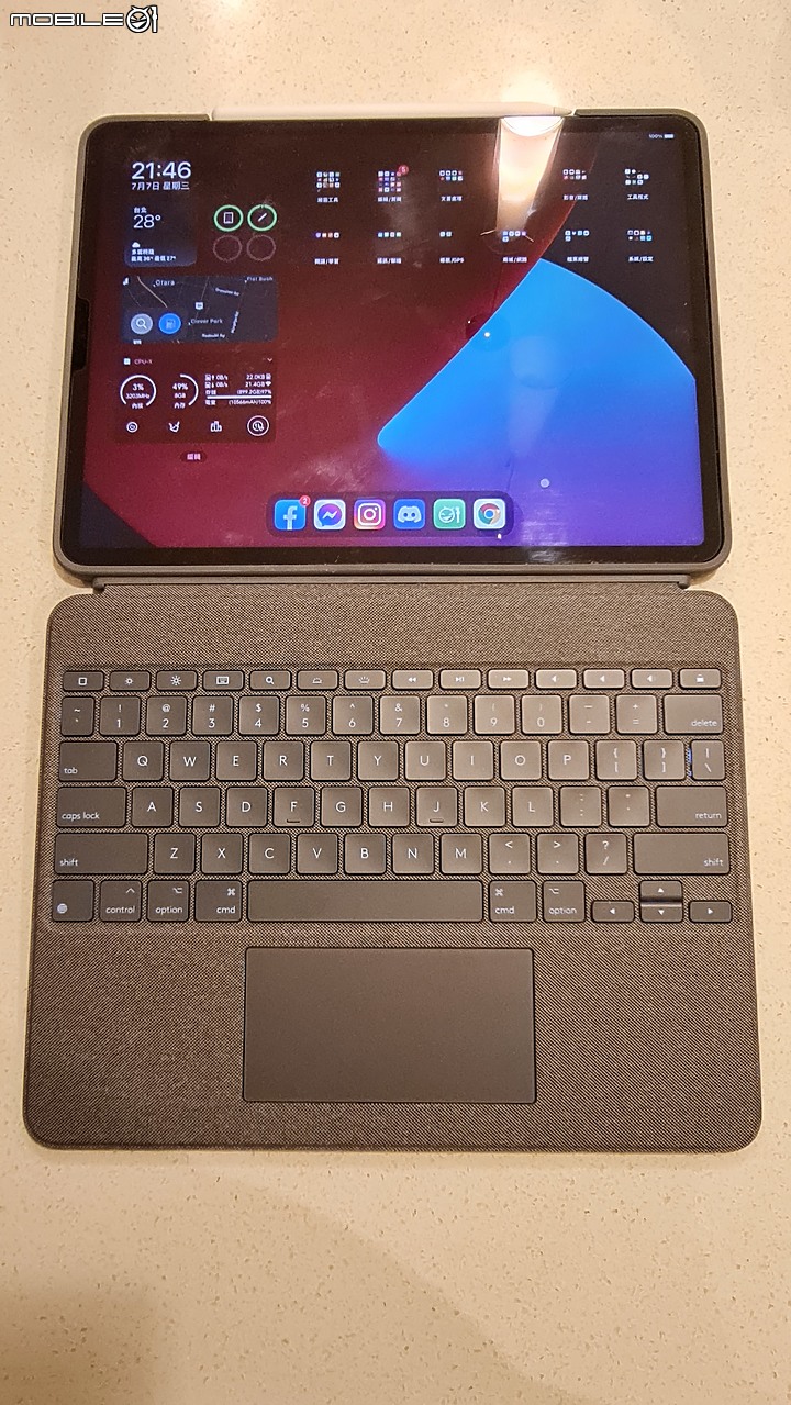 不是筆電又像筆電的微開箱，M1 IPad Pro 12.9 ＋ Logitech Combo Touch (更新：新增心得)