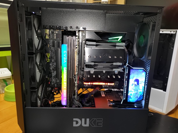 [開箱]反轉設計顯卡直立，急速降溫再進化 DUKE D-01 By 沁凱