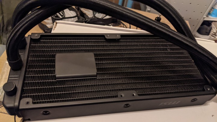 微星MSI MAG CoreLiquio 360R 簡易開箱 (更新 空冷利民TRUE Spirit 140 Power 單風扇水冷 MasterLiquid ML120L V2 RGB 雙風扇水冷 微星MAG CoreLiquio 240R 溫度測試對比) )