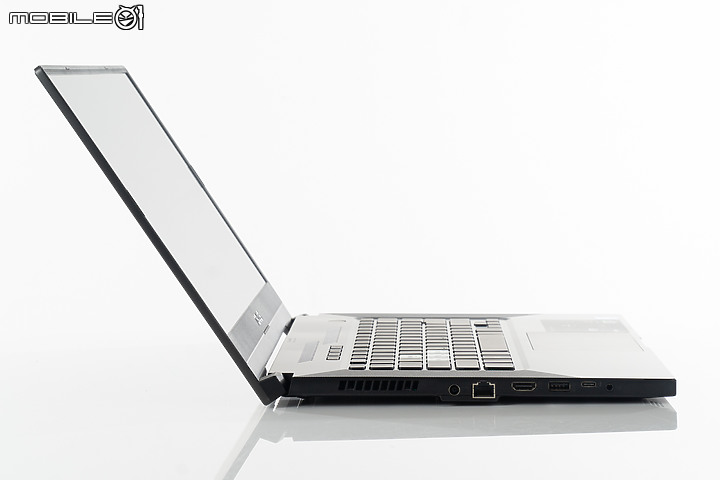 ASUS TUF Dash F15測試報告 設計翻新、輕薄化的軍規電競筆電