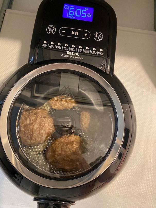 WFH大家都會在家做自己做早午餐嗎 ? 自製漢堡排+薯塊套餐