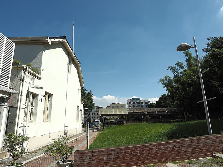 彰化市公會堂|彰化藝術館|八卦山紅毛井 — 日治時期興建之大型民眾聚會場所,與後方的400年古井