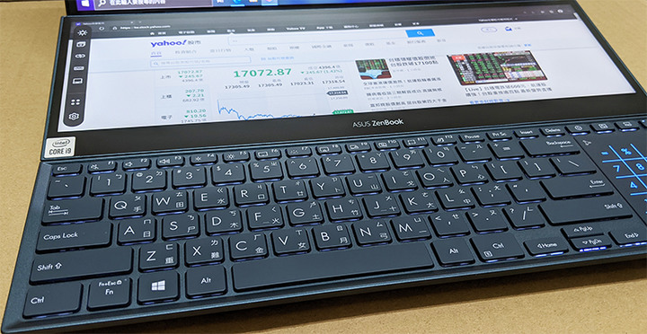 點我看大圖 UX582LR+模擬器,雙螢幕+觸控分享...