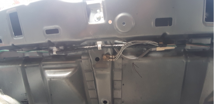 03年altis後車廂漏水，請問是防水膠條的問題嗎？