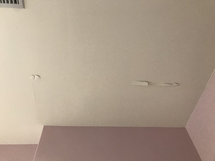 天花板油漆剝落, 不知是什麼原因造成