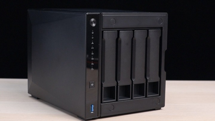 點我看大圖 ASUSTOR 入門 2.5GbE NAS,AS3304T 4bay 居家辦公儲存優選
