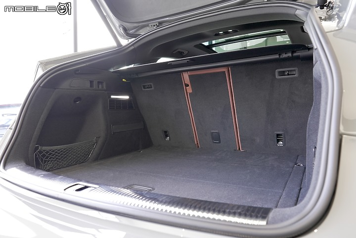 Q5 Sportback Edition One 展間照片分享