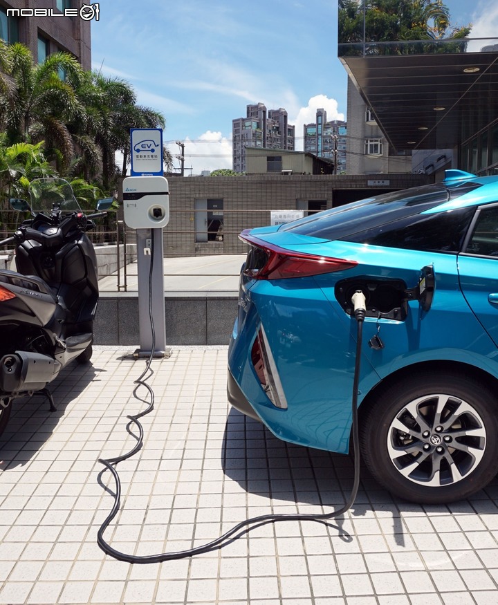 試完PRIUS PHV覺得好像還不錯