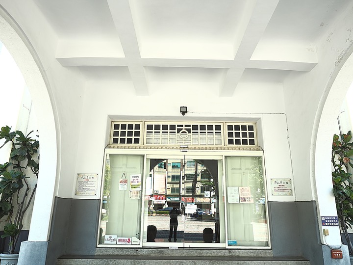 彰化市公會堂|彰化藝術館|八卦山紅毛井 — 日治時期興建之大型民眾聚會場所,與後方的400年古井
