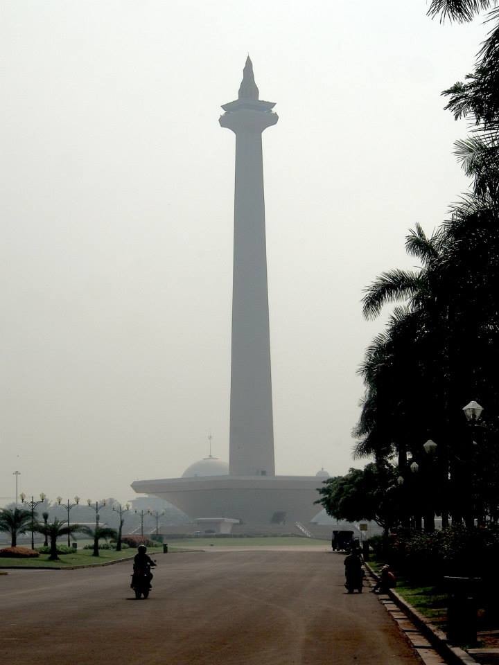 Angklung竹樂團表演、萬隆Outlet大匯集、覆舟火山、縮影公園、獨立廣場與民族英雄紀念碑 — 2014年印尼全覽七日遊 — 第三章 印尼的大都會—萬隆(Bandung)、雅加達(Jakarta)