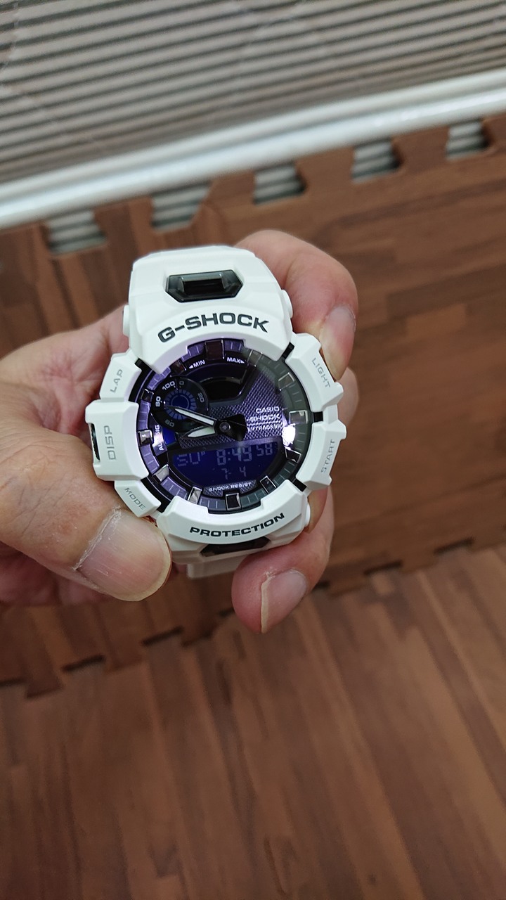 CASIO G-SHOCK G-SQUAD GBA-900 純白款