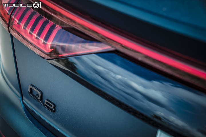 【Audi Q8 55 TFSI 星浩藍】選配/開箱/包膜/消光犀牛皮/外拍 圖多分享 by Vansen