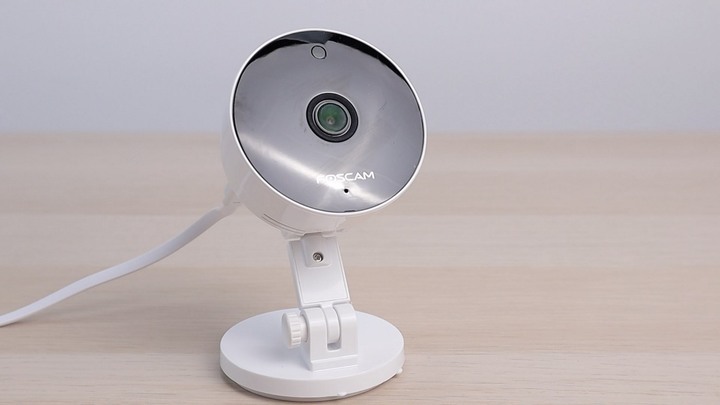無線遙控擺頭 IPcam，FOSCAM R2M、C2M 外殼質感超乎預期