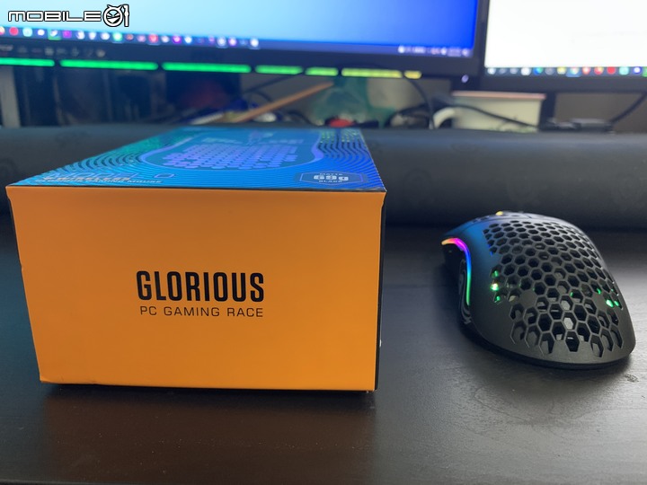 點我看大圖 【MARS】開箱Glorious Model O Wireless!世界最輕69克電競無線滑鼠!4K Video