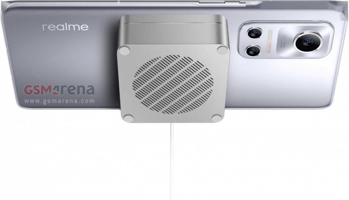 realme 新的兩款磁吸式無線充電配件