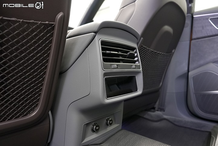 實車照片分享 Audi Q8 55 TFSI quattro S line 金屬龍焰橘 Dragon orange