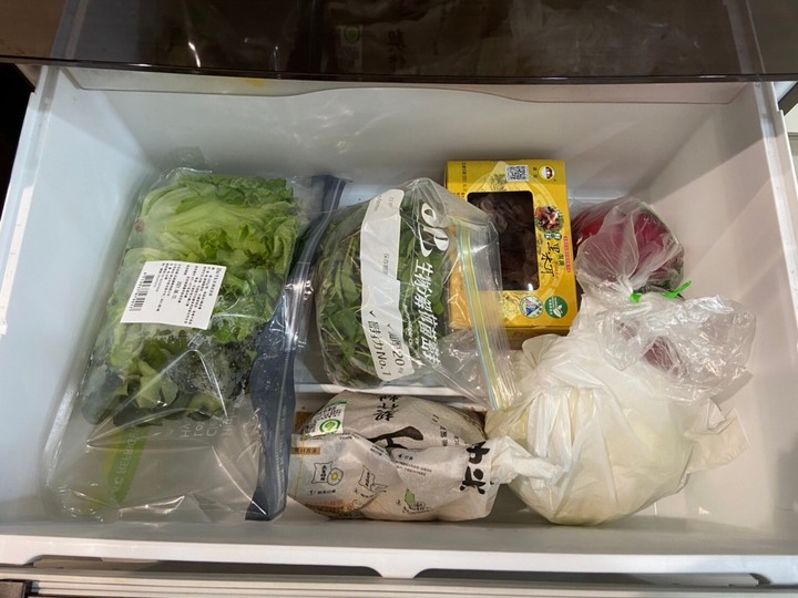 點我看大圖 疫情都在家,開箱一下陪了我家5年的三菱冰箱