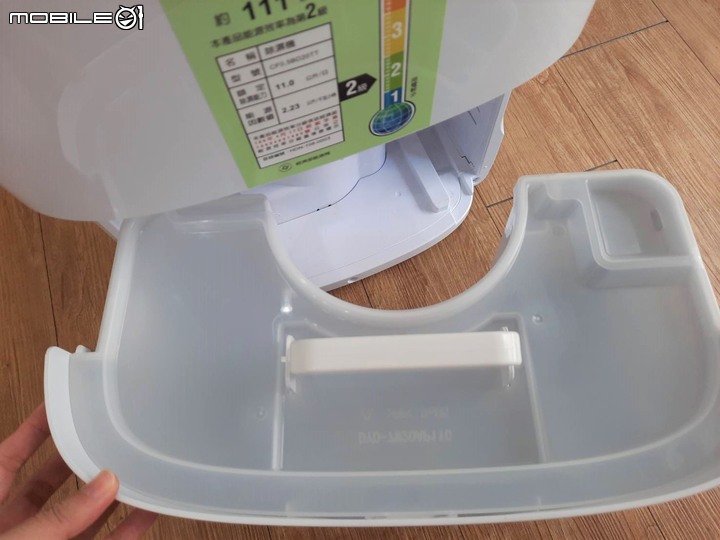 【開箱】Honeywell 節能除濕機 11L ( CF0.5BD20TT ),一天居然倒了3.4桶水