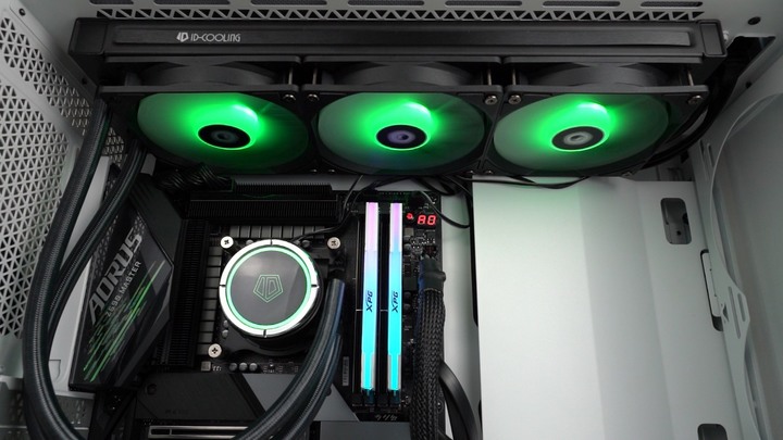 平價散熱器，頗具競爭力。ID-COOLING ZOOMFLOW 360X