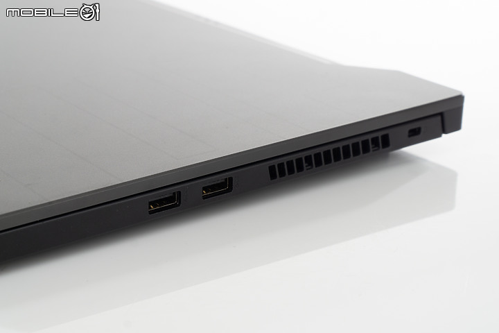 ASUS TUF Dash F15測試報告 設計翻新、輕薄化的軍規電競筆電