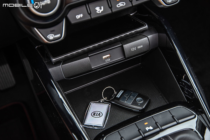 KIA Stonic 1.4驚豔版試駕|實用性出色的入門小休旅!