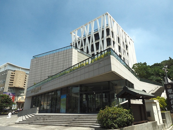 彰化市武德殿 — 日治時期警察官員練武之處,外掛一旁的彰化縣立美術館與節孝祠