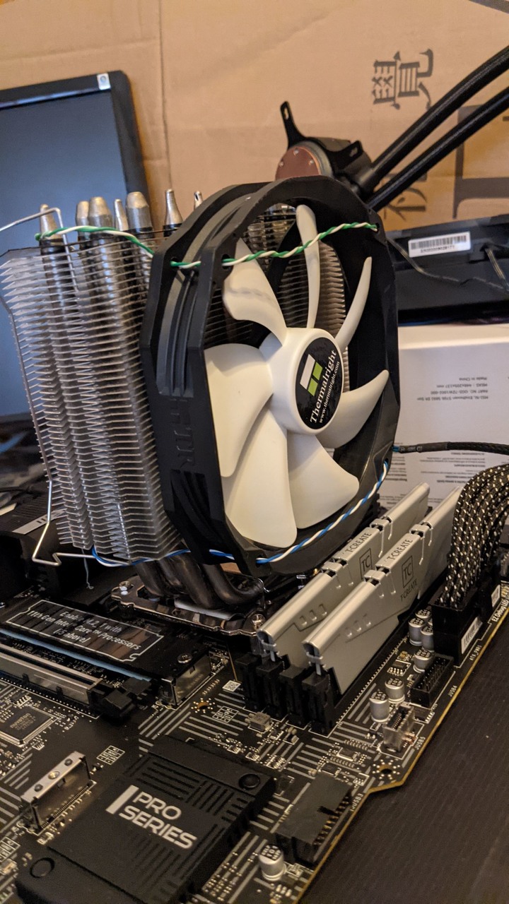 微星MSI MAG CoreLiquio 360R 簡易開箱 (更新 空冷利民TRUE Spirit 140 Power 單風扇水冷 MasterLiquid ML120L V2 RGB 雙風扇水冷 微星MAG CoreLiquio 240R 溫度測試對比) )