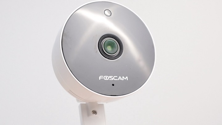 無線遙控擺頭 IPcam，FOSCAM R2M、C2M 外殼質感超乎預期