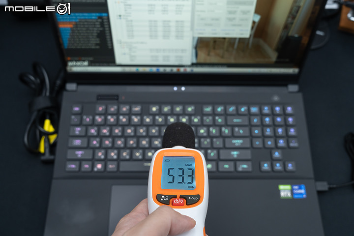 ROG Zephyrus S17 GX703HS 測試 低調沈穩的效能猛獸