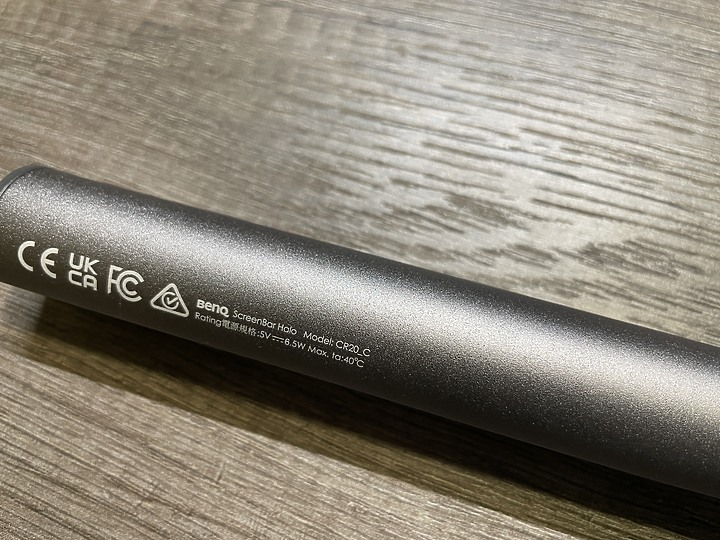 一次入手兩隻BenQ ScreenBar Halo 掛電視+曲面螢幕