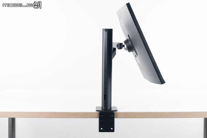 LG UltraFine Display Ergo 32UN880 人體工學螢幕開箱 顯示視野隨你調整