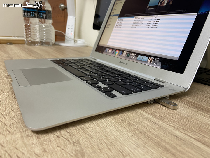 開箱賈伯斯的牛皮紙袋筆電 Macbook Air