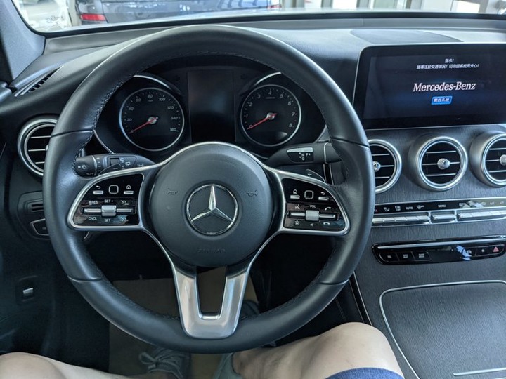 中華汽車旗下的菱威汽車竟然賣起雙B的外匯車了~~